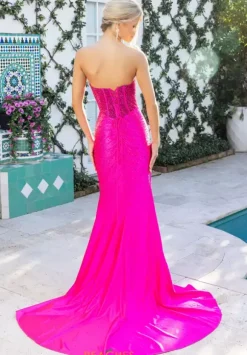 Portia and Scarlett XO098