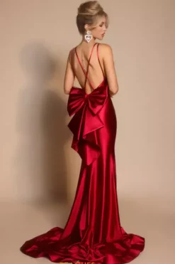 Portia and Scarlett XO095